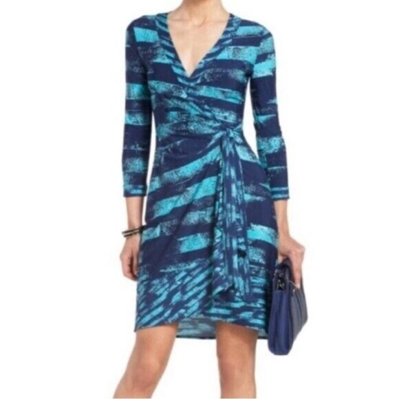 Dresses & Skirts - BCBG Maxazria Alberta printed wrap dress
